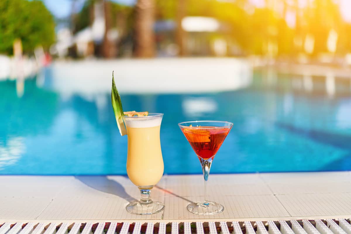 Refreshing cocktails by the pool at all-inclusive resorts