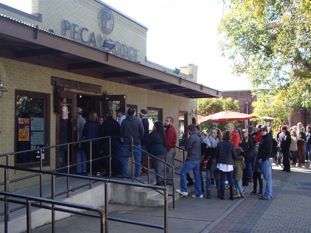 Always a lineup at Pecan BBQ