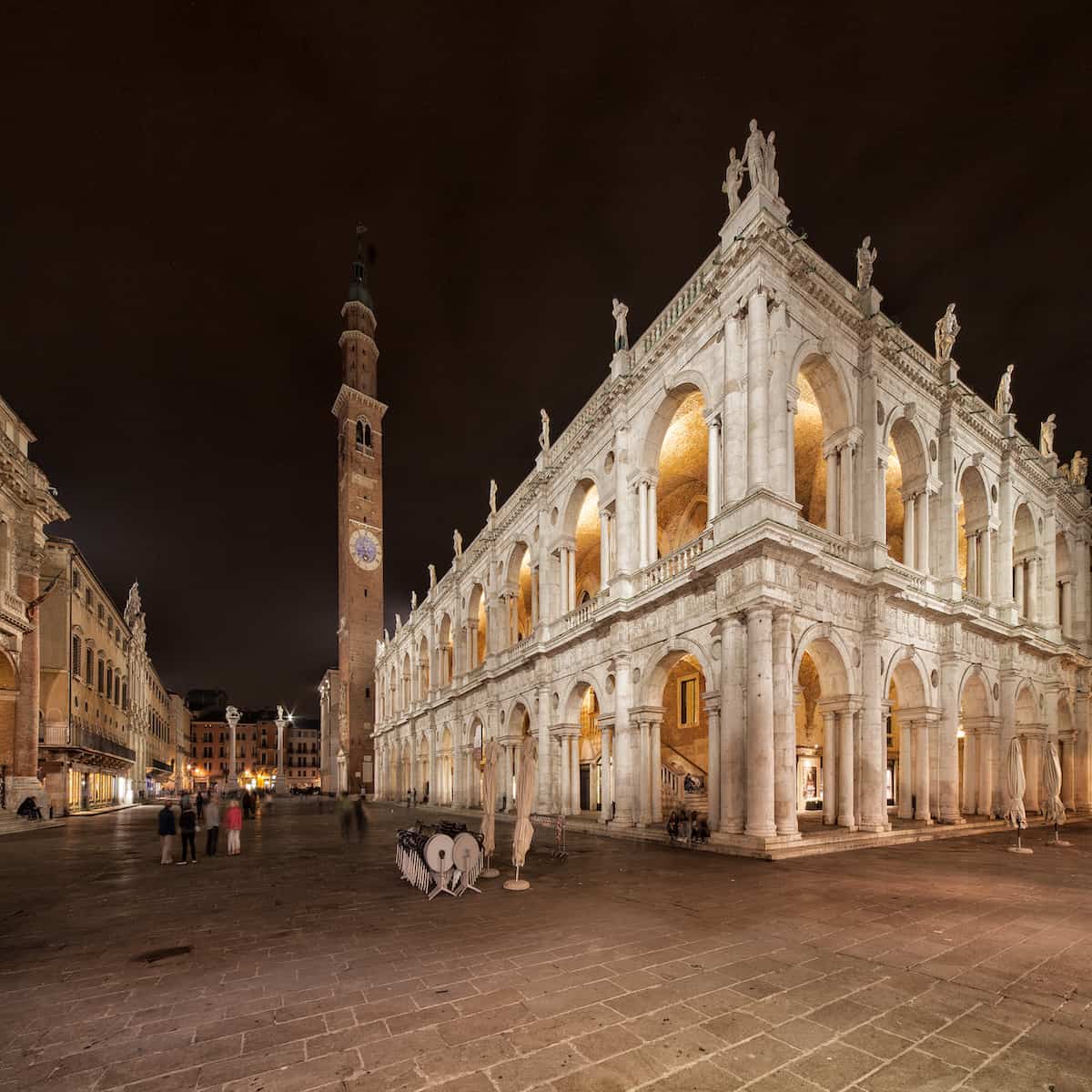 Basilica Palladiana. (2022, July 25). In Wikipedia. https://en.wikipedia.org/wiki/Basilica_Palladiana