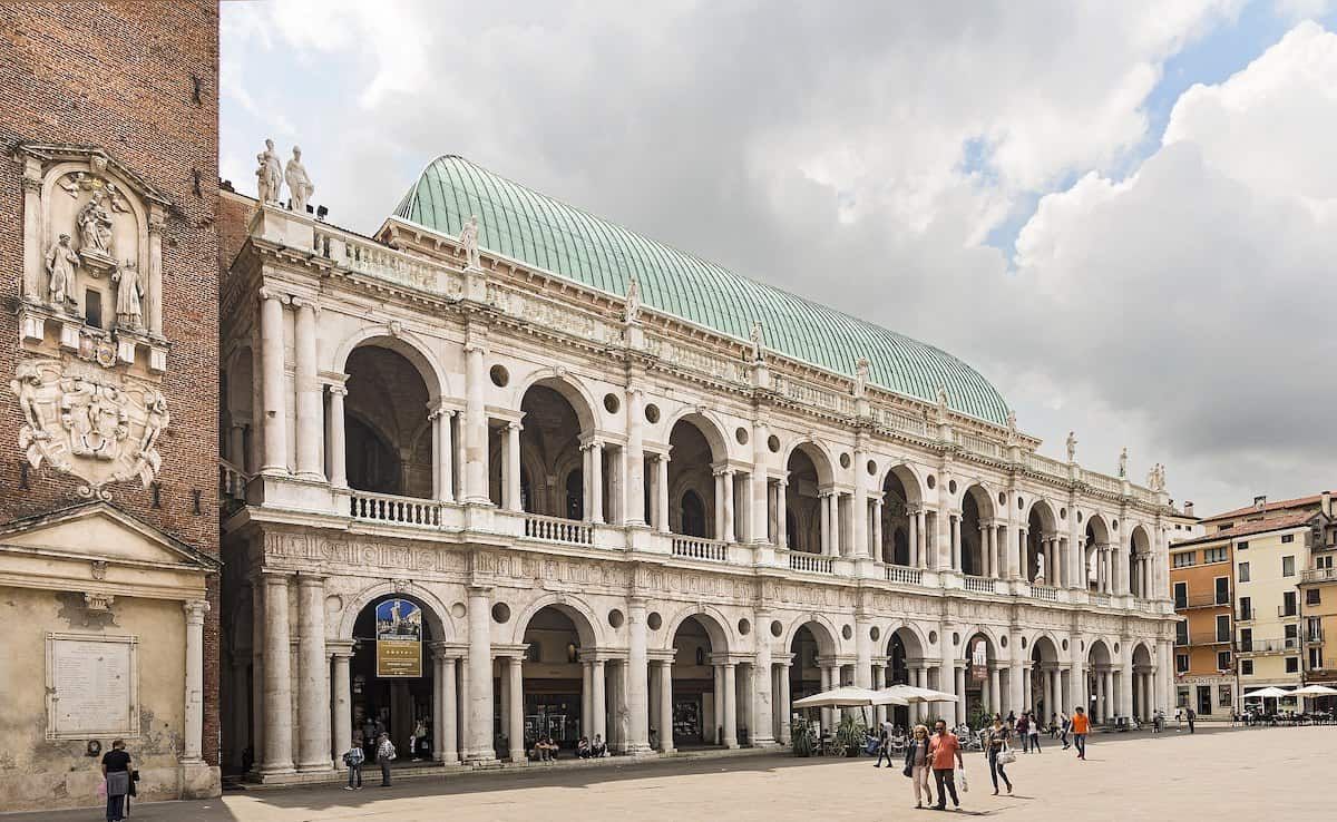 Basilica Palladiana. (2022, July 25). In Wikipedia. https://en.wikipedia.org/wiki/Basilica_Palladiana