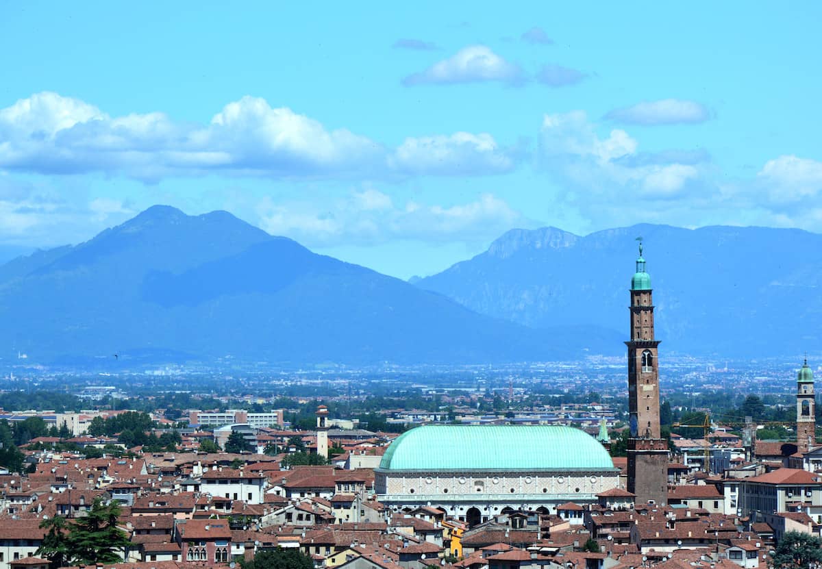 Basilica Palladiana. (2022, July 25). In Wikipedia. https://en.wikipedia.org/wiki/Basilica_Palladiana