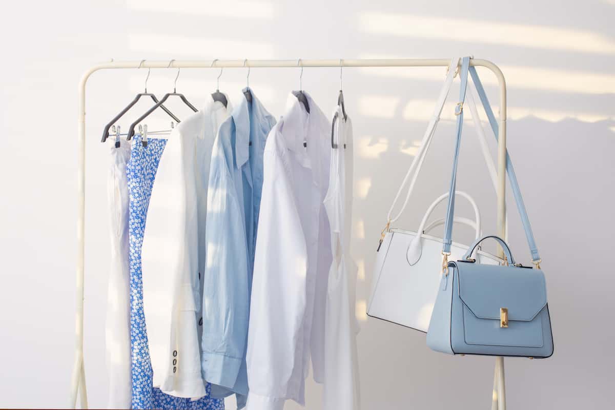 Summer travel capsule wardrobe in white and light blue