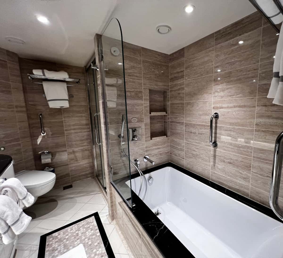 Spacious bathroom in Stateroom 770