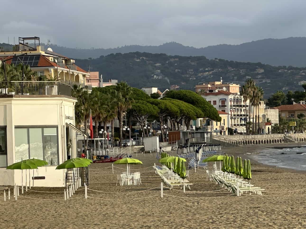 A stretch of beach in early morning