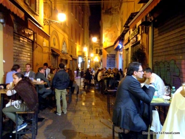 Meeting for an aperitivo after work in Bologna