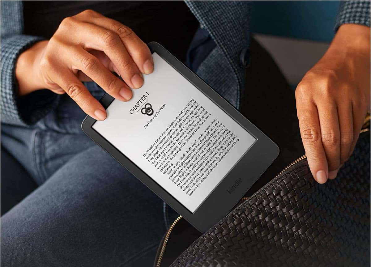 Travel accessories for men: Kindle E-Reader