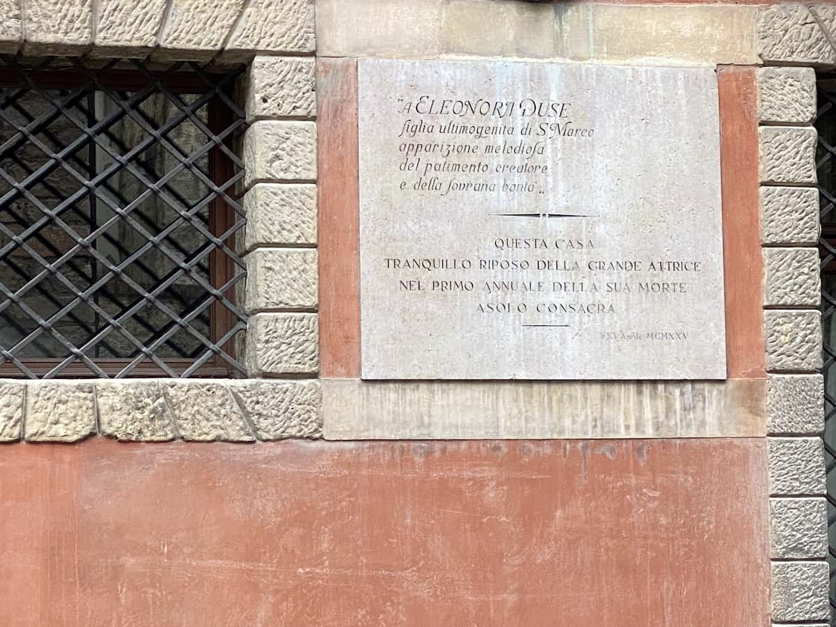 Memorial plaque to Eleanora Duse