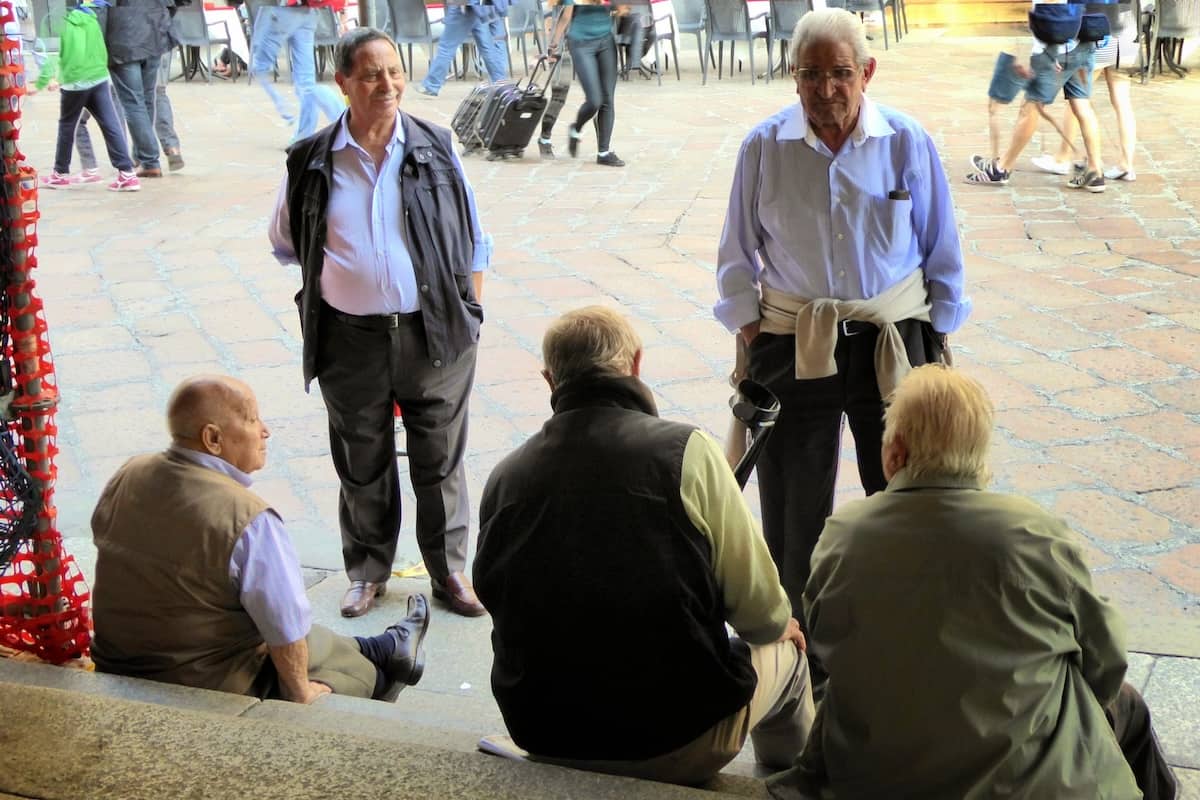 Umarells in Piazza Maggiore in Bologna