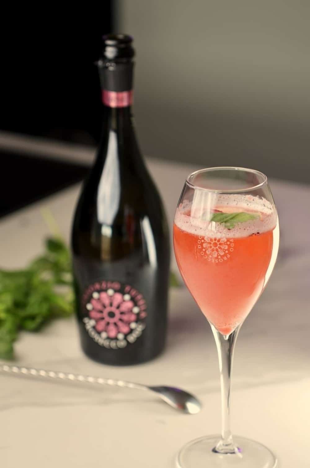 Valdo Rose & Strawberry Spritz