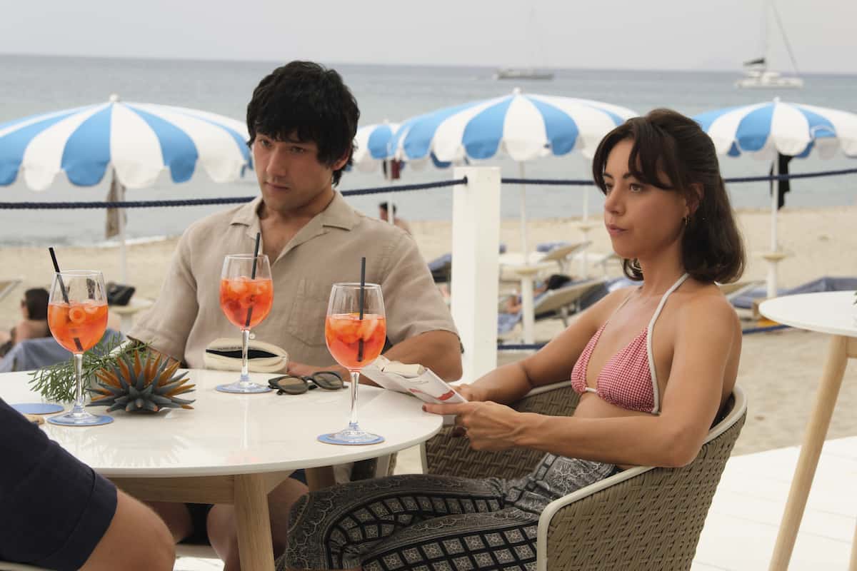 Actors Will Sharpe and Aubrey Plaza at The White Lotus Hotel (credit: HBO Max/Warner Brothers)